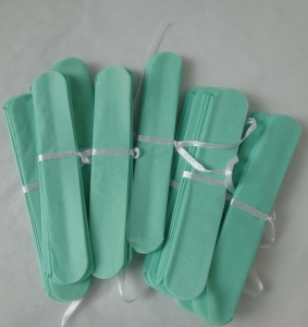 Гирлянда из салатный помпонов - 15 см, 10 штук